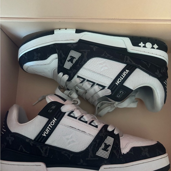 LV SHOES - Picture 1 of 7